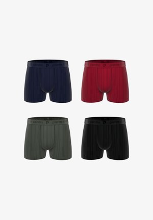Quatre paires de boxers pour hommes en maille côtelée, en marine, rouge, vert olive et noir, chaque paire dotée d'une ceinture élastique marquée « pierre cardin ».