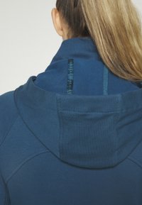 Athleta TRIUMPH HOODIE - Camisola com fecho - dark sardinia blue