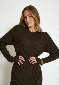 PEPPERCORN ANNA OVER KNEE - Robe fourreau - coffee bean brown