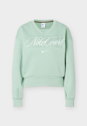 Φούτερ Nike σε μέντα πράσινο με V-λαιμόκοψη, μακριά μανίκια, ριμπ μανσέτες και τελείωμα, με στρωμένο κείμενο "NikeCourt" και μικρό λογότυπο Nike στον σχήμα σβούρας.