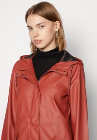 Vero Moda VMMALOU - Parca - chilli oil