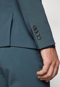 Lindbergh PLAIN MENS SUIT - Completo - deep green