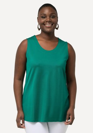 Groene mouwloze top met een ronde halslijn, gemaakt van zachte stof. Heeft een gladde textuur en een relaxte pasvorm, ideaal voor casual wear.
