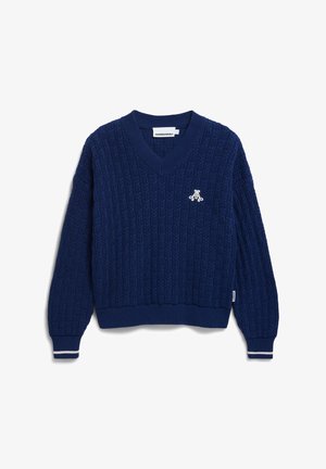 Navy-blauer Strickpullover mit V-Ausschnitt, strukturiertem Muster, gerippten Bündchen und Saum, mit einem weißen Logo auf der Brust und gestreiften Akzenten.