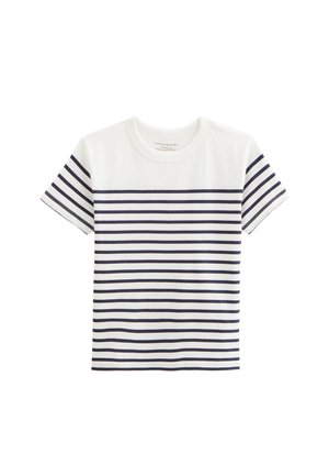 T-shirt blanc avec des rayures horizontales bleu marine. Manches courtes, col rond, en coton doux. Les rayures varient en largeur.