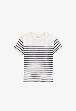 T-shirt blanc avec des rayures horizontales bleu marine. Manches courtes, col rond, en coton doux. Les rayures varient en largeur.