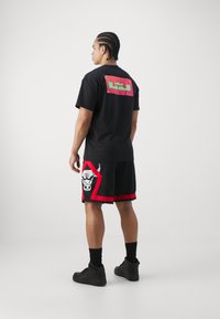 Nike Performance NBA CHICAGO BULLS CITY EDITION SHORT - Spordišortsid - black/university red