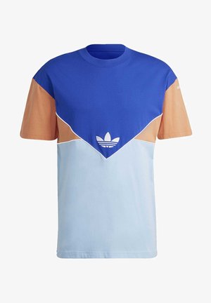 Korte mouw T-shirt met kleurvlakken in blauw, beige en lichtblauw en een wit Adidas trefoil-logo midden op de borst.