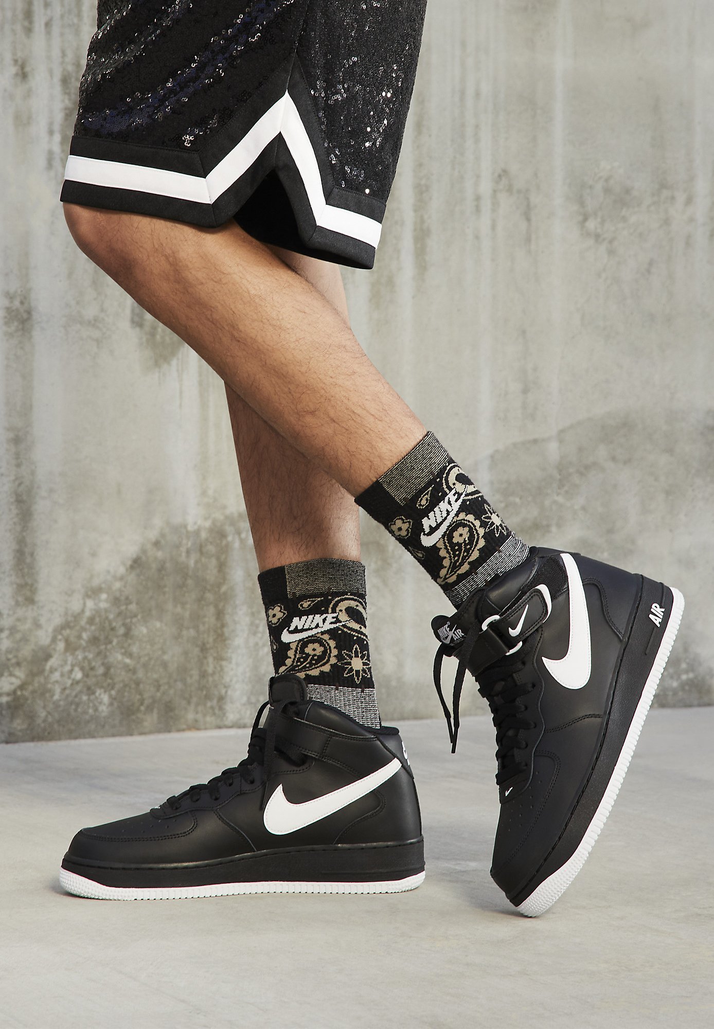 black and white nike air force 1 mid
