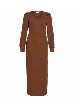 Brązowa dzianinowa sukienka z długim rękawem, dekoltem w serek, dopasowaną sylwetką i bufkami na ramionach. Miękka tekstura i długość do kostek.
