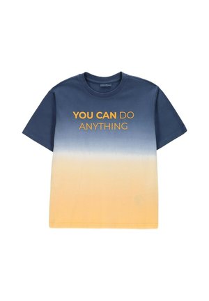 Koszulka z krótkim rękawem, z gradientem od niebieskiego do żółtego i grubym żółtym napisem "YOU CAN DO ANYTHING" na środku przodu.