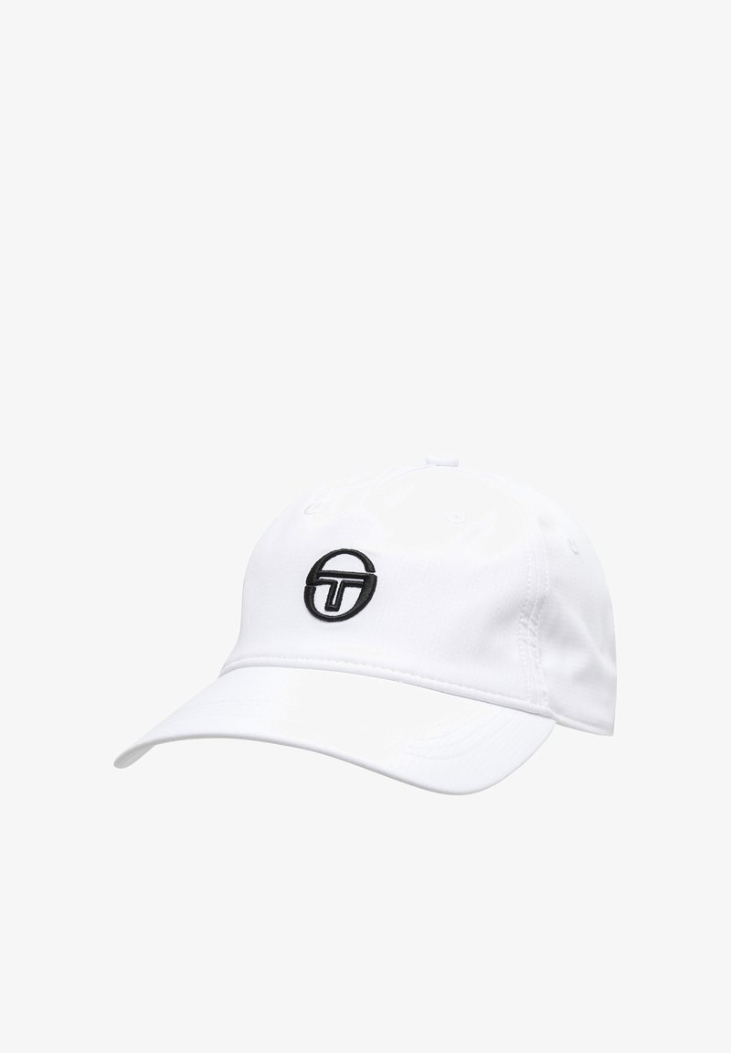 Casquette de baseball blanche à visière courbée, ornée à l'avant d'un logo circulaire brodé en noir avec un "T" stylisé.