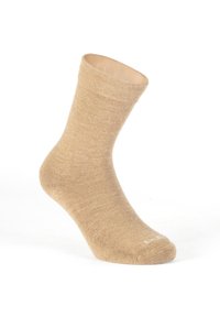 Beżowa skarpetka do połowy łydki z ryflem na górze, wyeksponowana pionowo na białym tle, dziana o gładkiej fakturze.