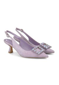 Zapatos de tacón de ante lila con parte trasera abierta y punta afilada, que presentan una hebilla decorativa de strass transparente y un tacón bajo y cuadrado.