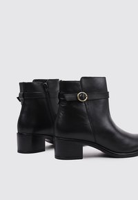 Sandra Fontán Boots à talons - black