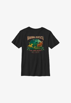 Maglietta nera con i personaggi del Re Leone Simba, Timon e Pumbaa che camminano con il testo "Hakuna Matata, It's Our Motto."