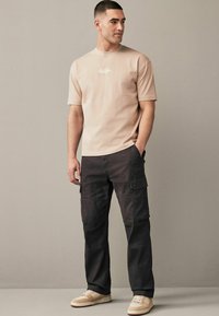 Next REGULAR FIT STRAIGHT LEG STRETCH - Chino hlače - brown