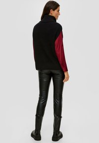 s.Oliver MIT ROLLKRAGEN - T-Shirt basic - schwarz