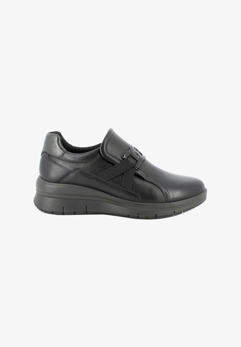 Scarpe in pelle nera con una fascia elastica nascosta, design slip-on, finitura texturizzata e suola spessa e decorata per comfort e supporto.