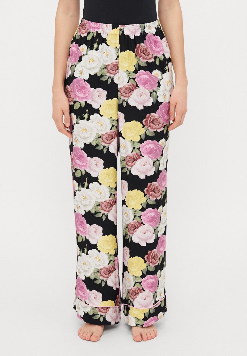 Blomstrete pysjamasbukser med svart bakgrunn, med rosa, hvite og gule roser. Elastisk midjebånd og løstsittende design.