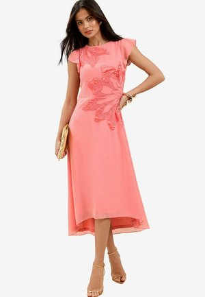 Lipsy PETITE - SHORT SLEEVE - Vapaa-ajan mekko - pink