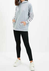 Trendyol Jersey con capucha - grey
