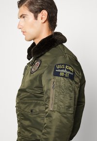 Schott OHARAVINTRS - Overgangsjakke - army kaki