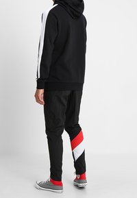 Puma Jersey con capucha - black