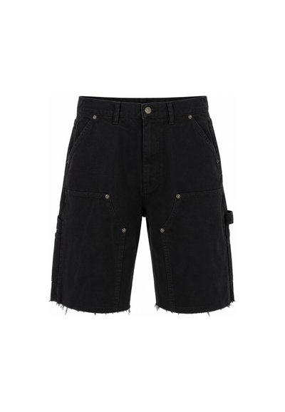 Short en denim noir longueur genou, avec un bouton à la taille, de grandes poches utilitaires, des pattes latérales et des ourlets effilochés.