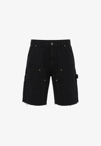 Short en denim noir longueur genou, avec un bouton à la taille, de grandes poches utilitaires, des pattes latérales et des ourlets effilochés.