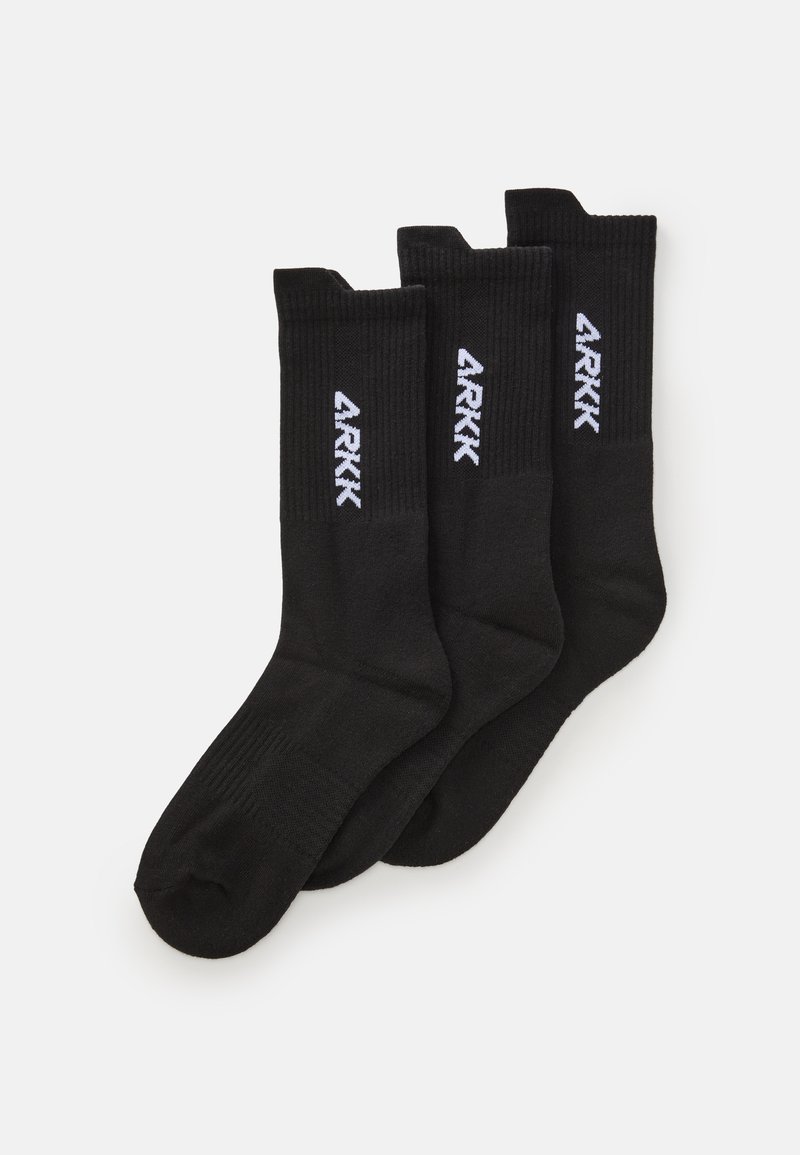 Juodos komandos kojinės trijose pakuotėse, su brūkšniuotu tekstūru ir baltu "ARKK" logotipu šone. Pagamintos iš minkštos, tamprios medžiagos.