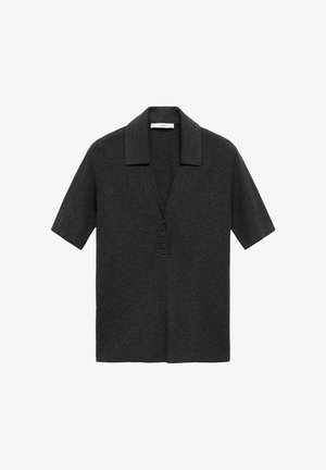 Polo de culoare gri închis, cu mânecă scurtă, fabricat dintr-un material moale, având o revere tăiată și o deschidere cu trei nasturi pe partea din față.