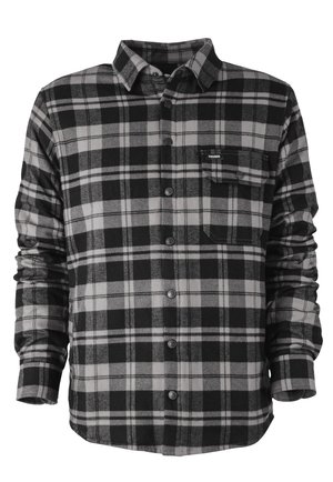 Camisa de franela de cuadros en negro y gris con diseño de botones, un bolsillo en el pecho y mangas largas con puños abotonados. Textura suave.