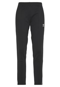 Pantalones de chándal negros de Adidas con rayas laterales blancas, cinturilla elástica, bolsillos con cremallera y el logo de Adidas en el muslo superior.