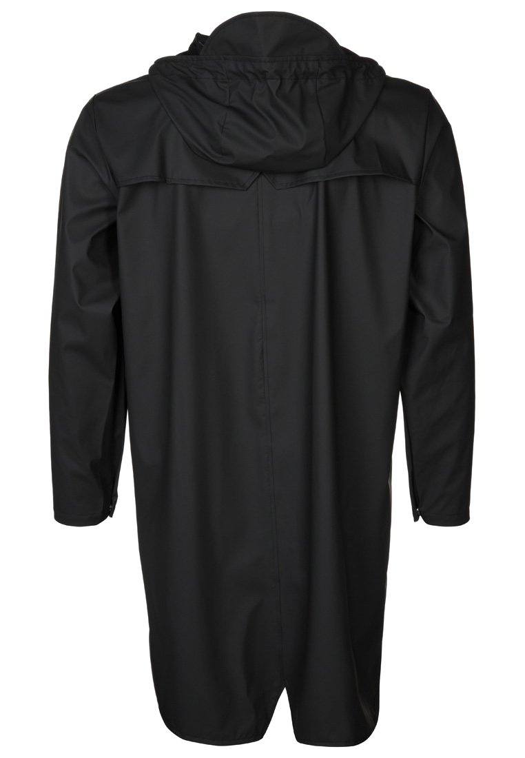 Cappotto nero impermeabile con cappuccio, maniche lunghe e design dritto. Texture liscia, cuciture minime e senza dettagli hardware visibili.