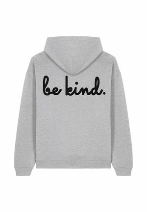 Sweatshirt à capuche gris en tissu mélangé coton, avec un texte en cursive noire au dos qui dit "sois gentil". Texture lisse, coupe décontractée.