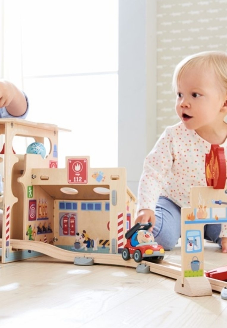HABA KULLERBÜ SPIELBAHN FEUERWEHRWACHE - Holzspielzeug - multi coloured