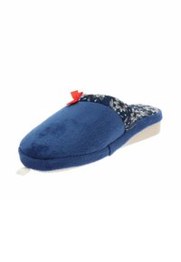 Pantofole in peluche blu con una tomaia a fantasia floreale, dotate di un piccolo fiocco rosso come accentuazione e di una suola imbottita per il massimo comfort.