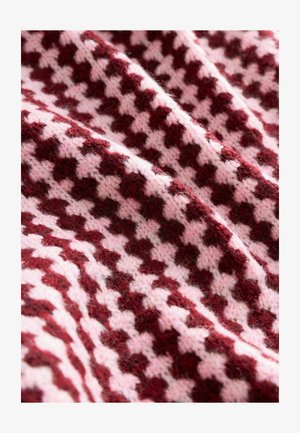 Strickstoff mit einem Hahnentritt-Muster in Dunkelrot und sanftem Pink. Strukturiert mit variierender Fadenstärke und einem insgesamt flauschigen Erscheinungsbild.