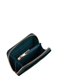 Teal mockal läder plånbok med gyllene dragkedja. Innehåller inre fack, en fack med dragkedja och kontrasterande sömmar för extra detalj.