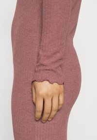 ONLY Petite Pouzdrové šaty - light pink
