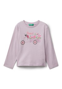 Jasnofioletowa longsleeve z grafiką roweru, kwiatów i grzybów, wykonana z miękkiego materiału bawełnianego.
