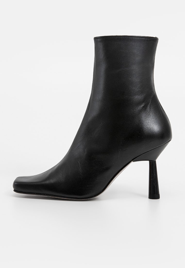 ALOHAS Enkellaarsjes met hoge hak zwart ALOHAS Enkellaarsjes met hoge hak zwart