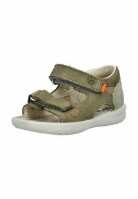 Zelené semišové sandály s dvěma nastavitelnými popruhy na suchý zip, bílou gumovou podrážkou a oranžovým prošíváním. Otevřený design s prodyšnými prořezy.