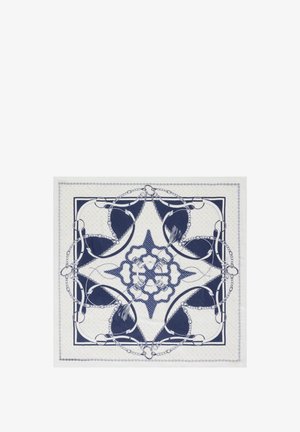 Weißer und marineblauer Seidenschal mit symmetrischen Ketten- und Quastenmustern, die einen zentralen kunstvollen Stern und geschwungene geometrische Formen bilden.