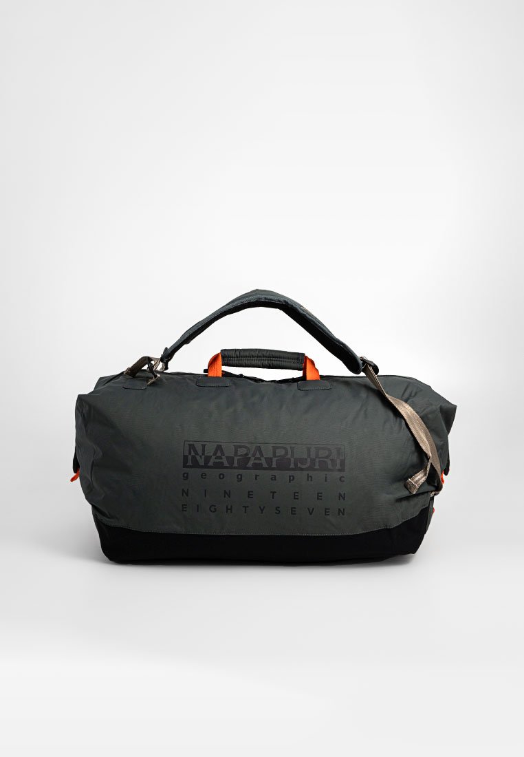 Sac de sport noir et gris avec une surface texturée, présentant un accent orange et le logo "Napapijri" en caractères gras sur le devant.