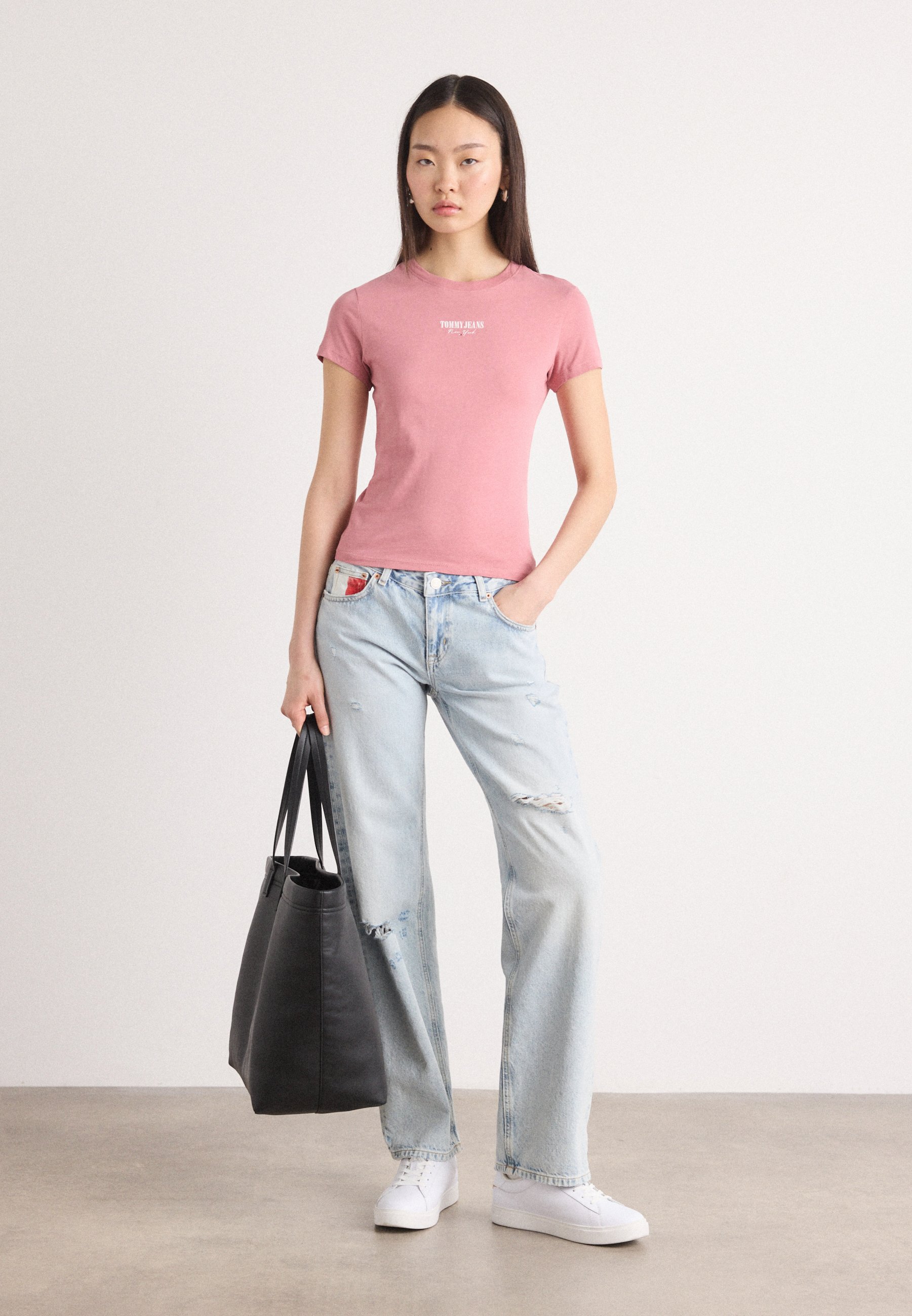 売れ筋商品|||トミーヒルフィガー Tシャツ レディース トップス SLIM ESSENTIAL  - Print T-shirt - tahiti berry Tommy Jeans SLIM ESSENTIAL LOGO TEE - T-Shirt basic - tahiti