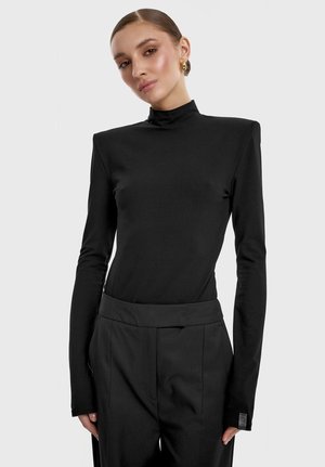 - Bluzka z długim rękawem