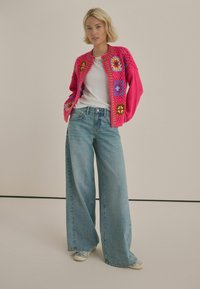 Thumbnail Image 4