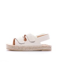Sandalias de esparto de lona blanca con dos correas anchas, punta abierta y suela de yute trenzado. Correa ajustable en el tobillo para un ajuste seguro.